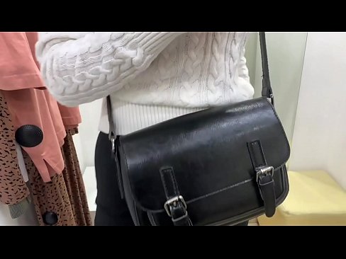 ❤️ Masturbim publik i kurvës së re FeralBerry me një dildo në dhomën e montimit Pornografi cilësore në sq.porno-filmy.ru ☑